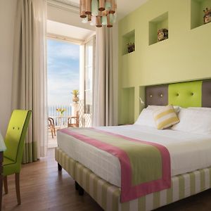 Deluxe Double or Twin Room Sea View